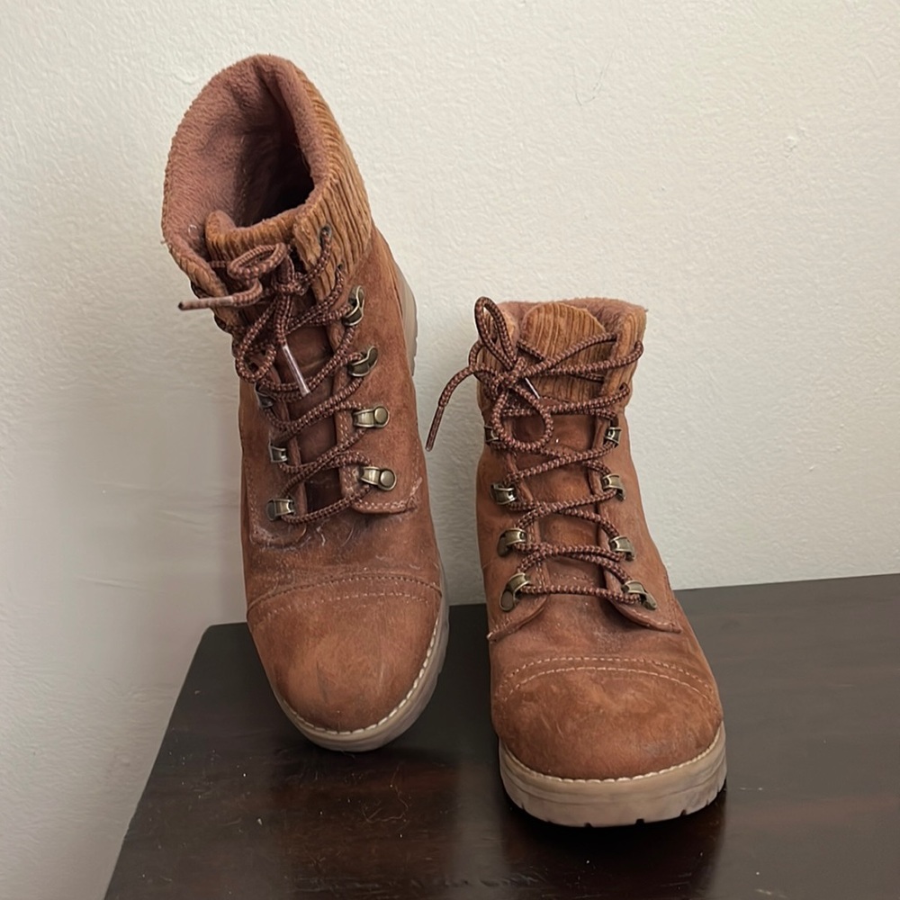 Universal Thread Brown tie-up Ankle Boots